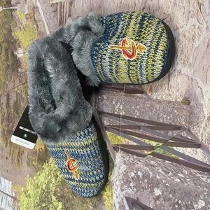 NBA foco cavaliers women's slippers size XL